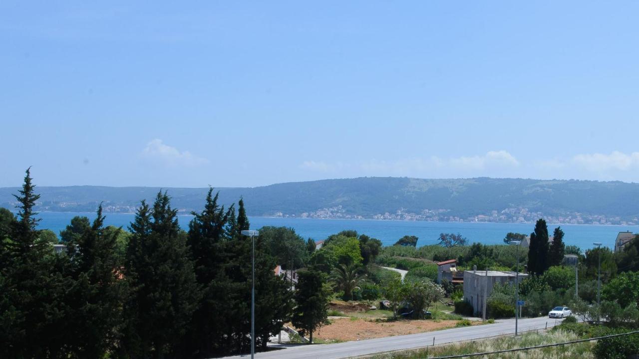 Apartments With A Parking Space Kastel Stafilic, Kastela - 21948 Exterior photo